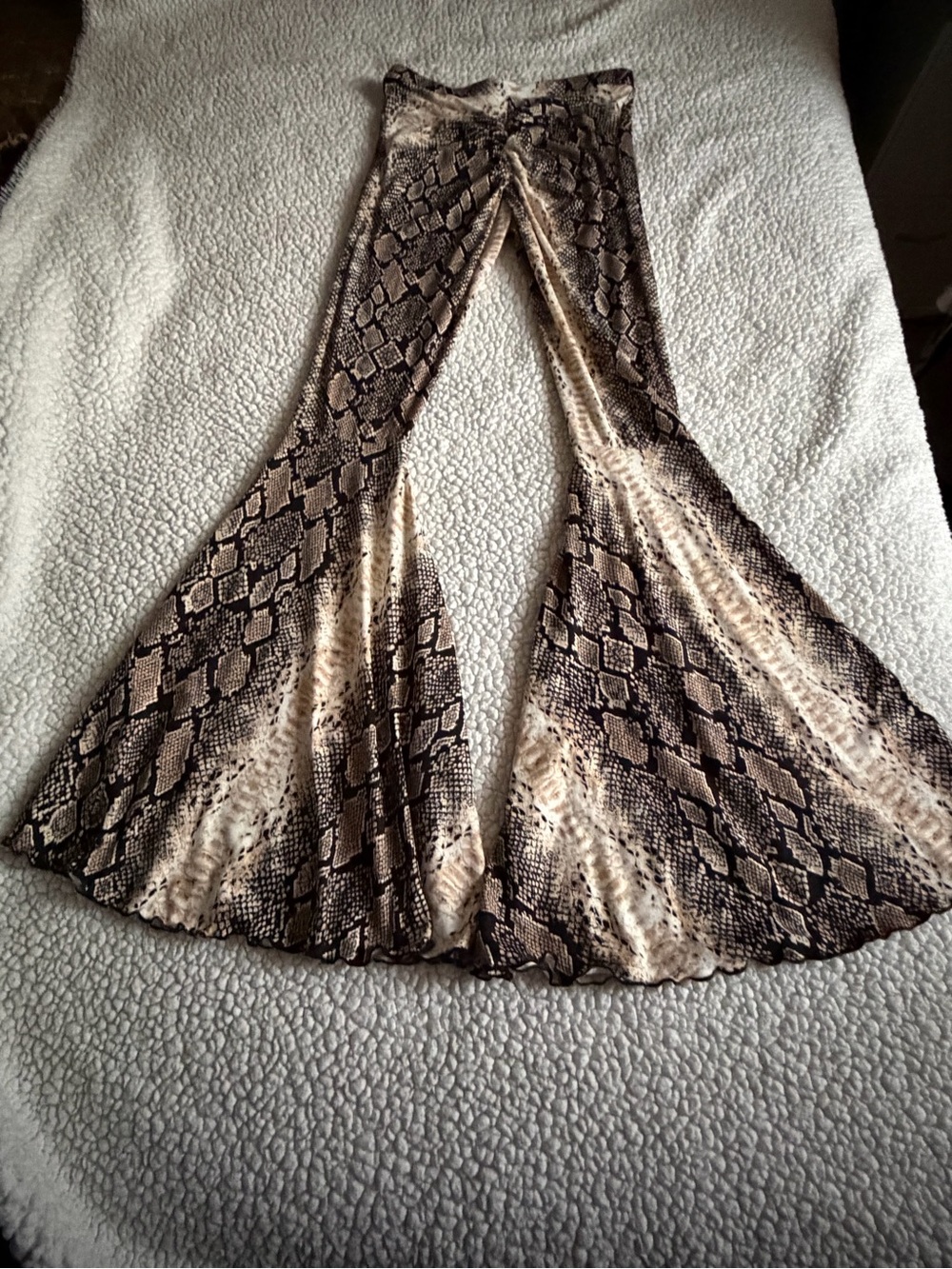 Fashion Nova Snake Print Flare Pant Set-Size Small - Picture 4 of 6